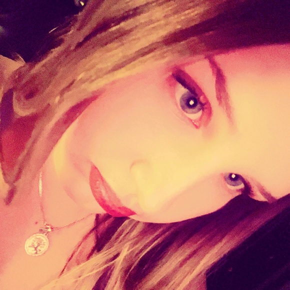 Meet your Posher, Haley - Picture 1 of 1